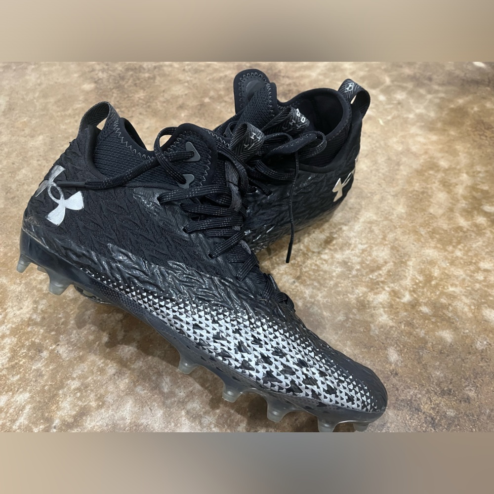 Under Armour mens spotlight football cleats size 10.5
